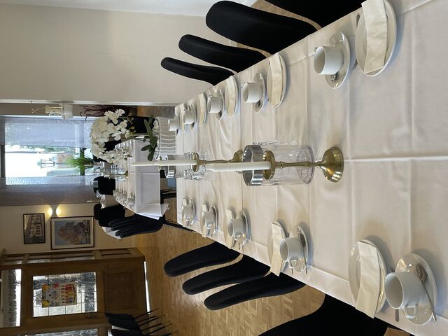 Beerdigungs Kaffee 14,50 Euro pro Person. Inklusive Kaffee-Wasser-1/2 Brötchen und Fladen.