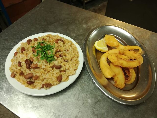 Choco frito com arroz de feijão