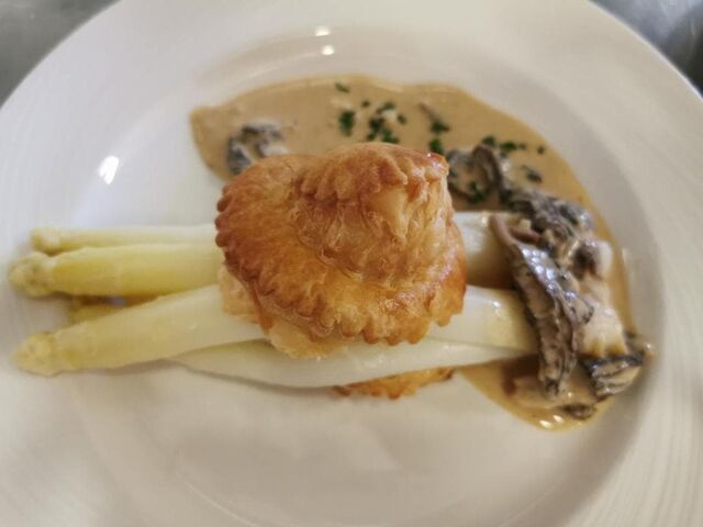 Feuilleté d'asperges et morilles