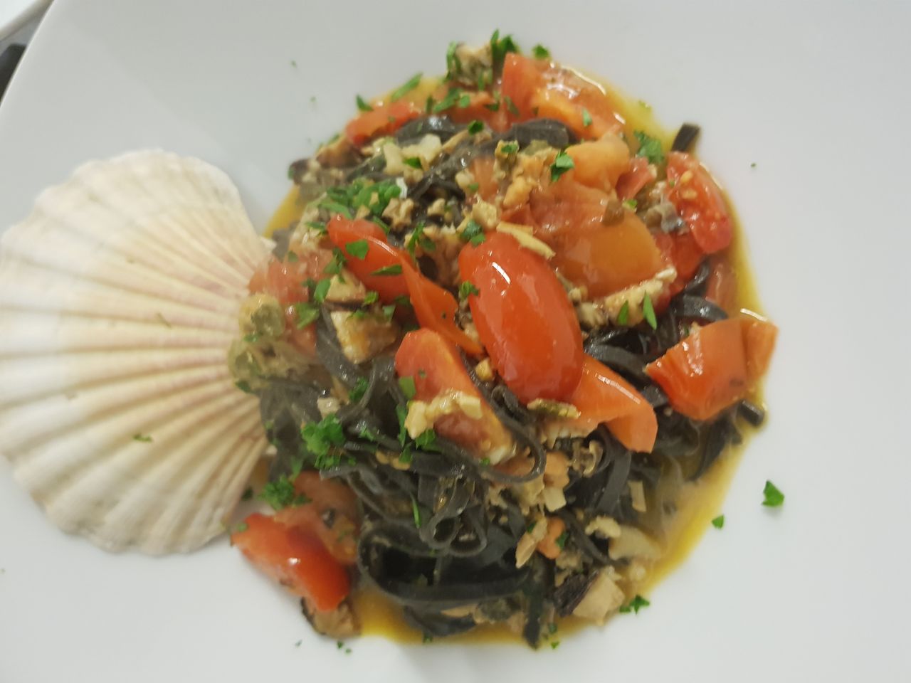 Tagliolino al nero di seppia con Ragù di Conchiglie (Cozze Ostriche e Capesante)