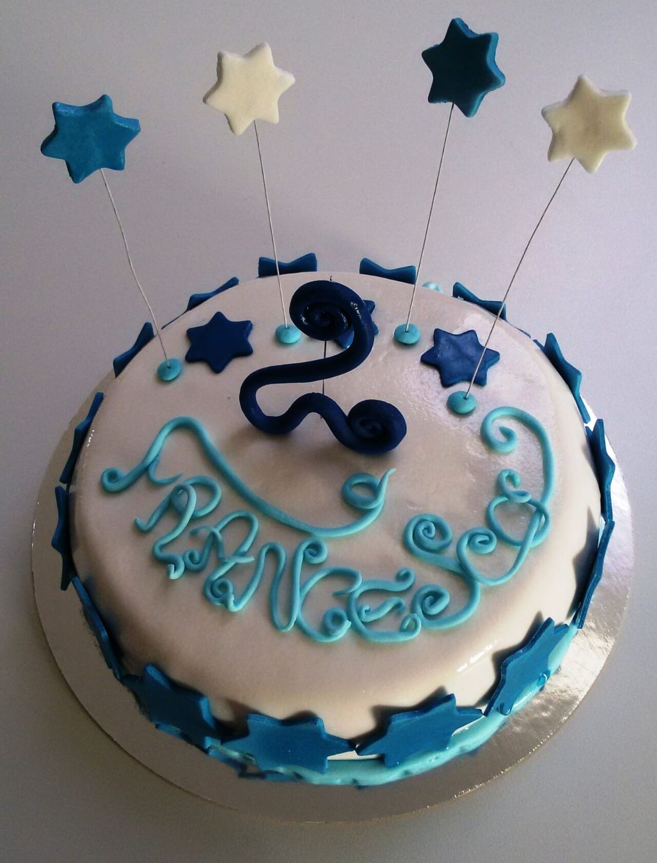 Torta di Compleanno Classica con Decoro in Cake Design
