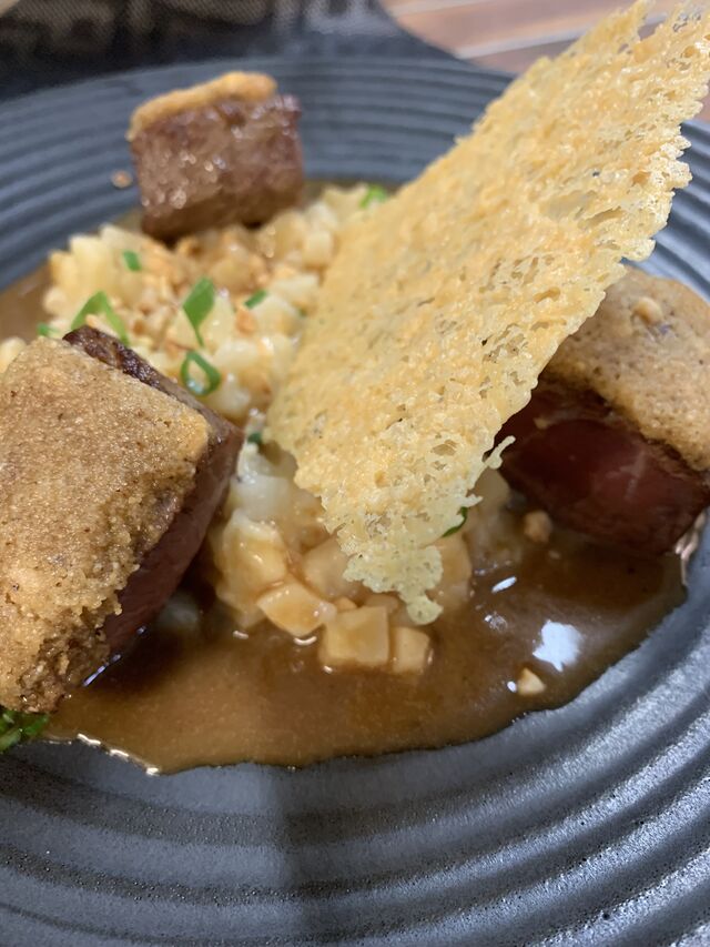 La Noisette d’Agneau en Croûte, Jus au Miel Corse et Risotto de Céleri
