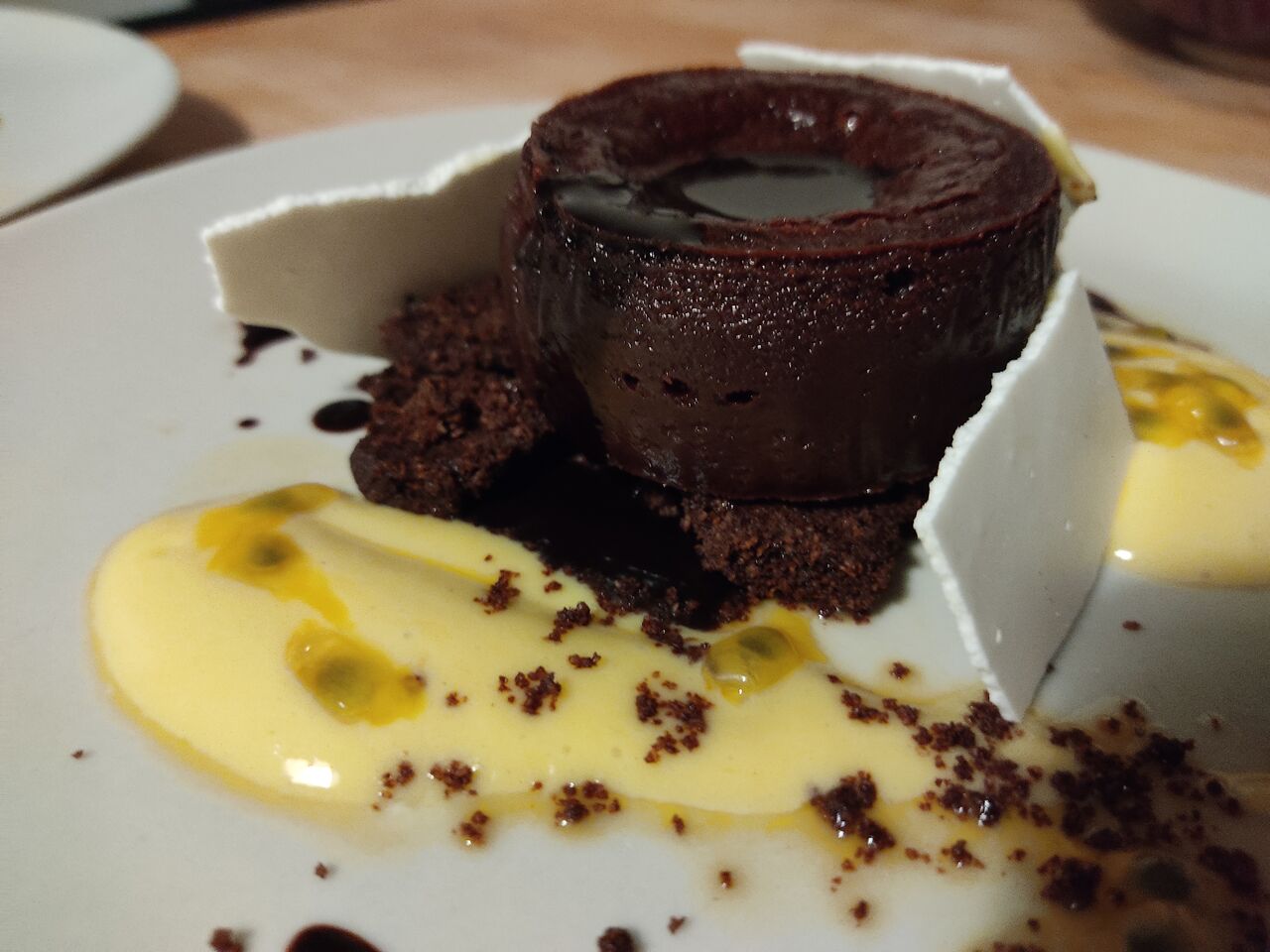 Dessert chocolat et textures fruit de la passion.