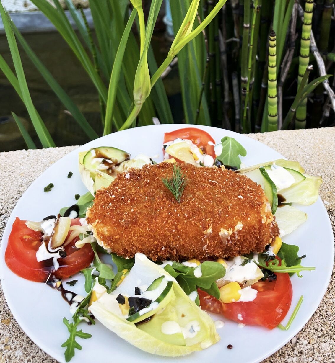 Salade de mozzarella panée