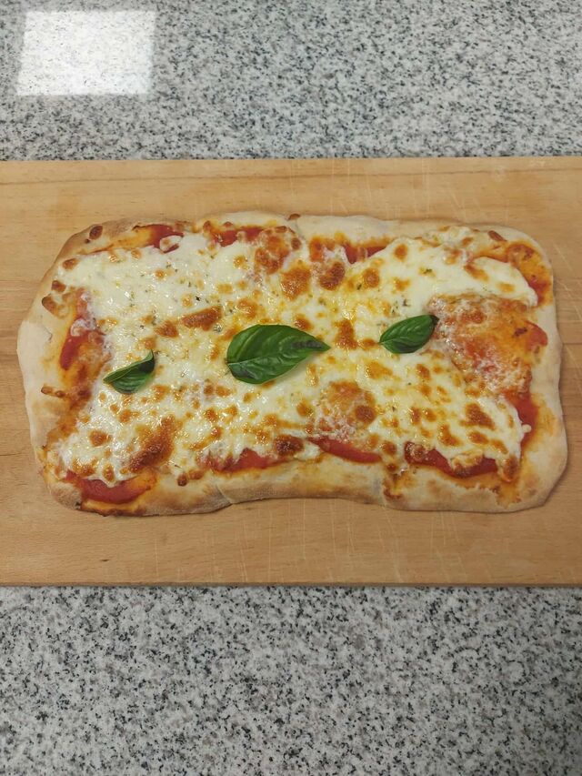Pinsa sauce tomate et mozzarella 
