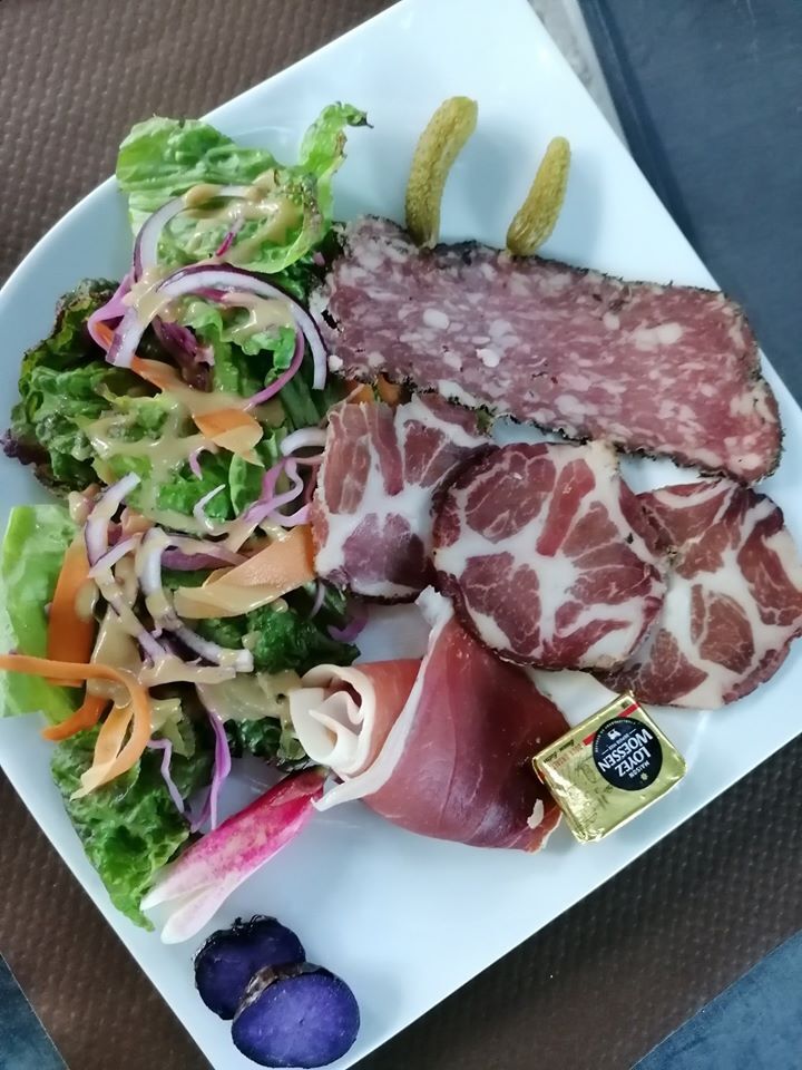 Assiette de charcuterie de Moustiers