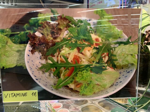 Ernähren Sie gern Vitamine dann kommen Sie zu uns und genießen Sie unsere frische Hausgemacht Salat für nur 1€/ Schale 