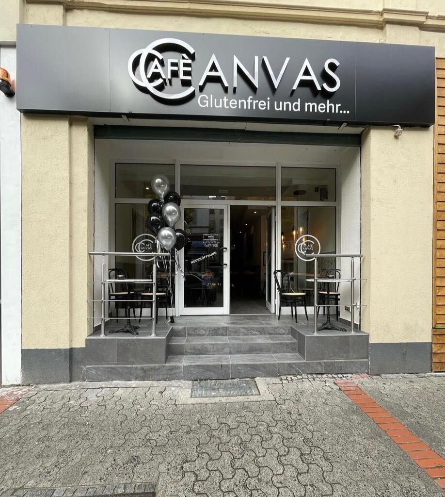 Der Eingang in unser Cafe Canvas