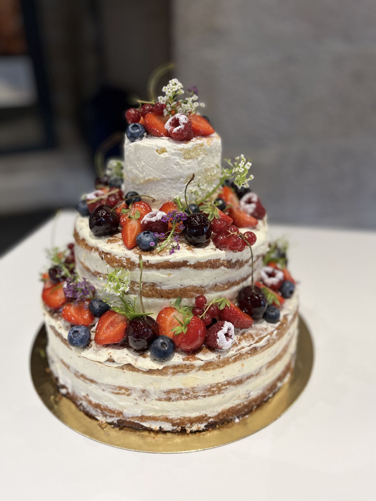 Nude cake