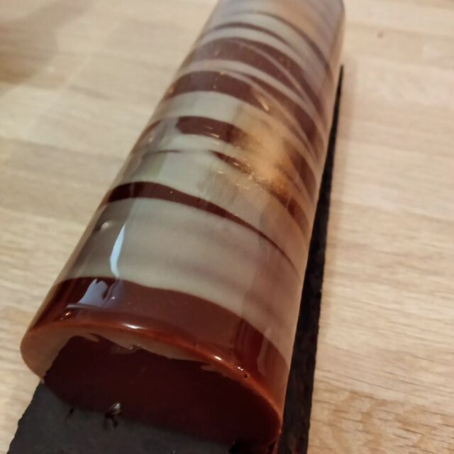 Le chocolat banane : mousse de chocolat noir intense, mousse de banane, banane flambée au rhum vanille...