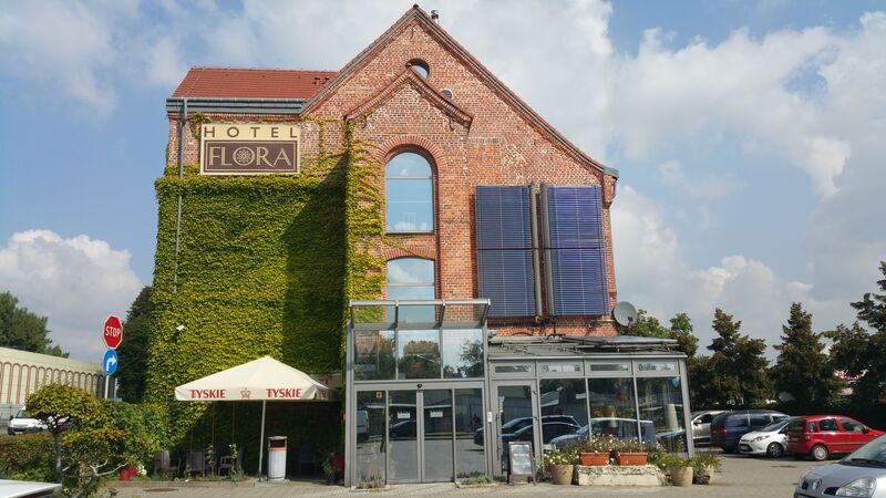 Hotel Flora oddaje do dyspozycji Gości 23 pokoje, które łącznie posiadają 44 miejsca noclegowe. 