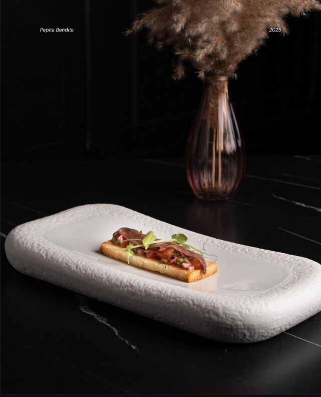 Tosta de anchoa del cantábrico curada en mantequilla y pico de gallo