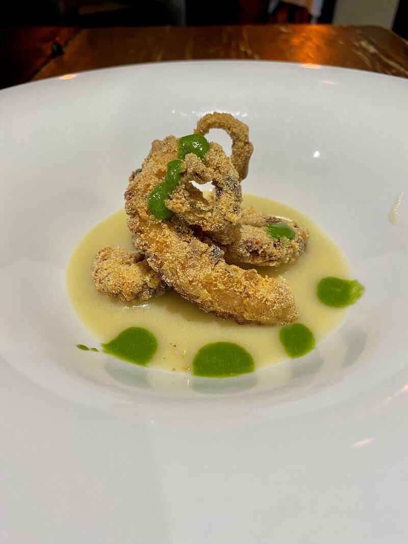 Antipasti: Polpo Fritto su crema di patate e pesto di rucola
