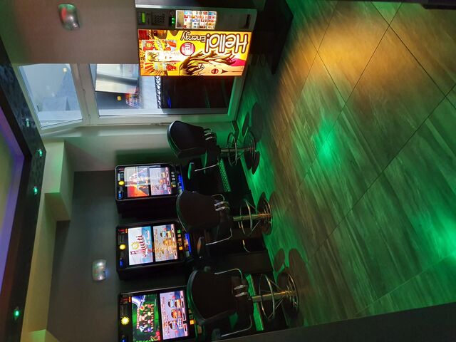 Spiel/ Raucher Bereich