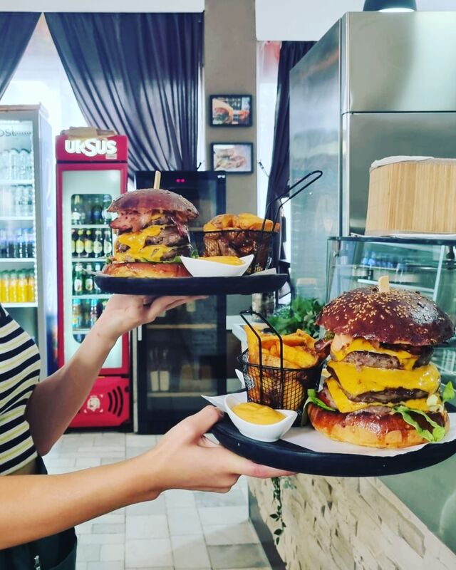 Hurricane Cheeseburger Vita