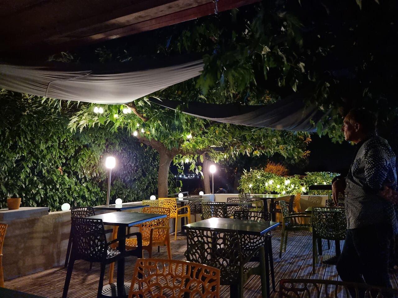 Une belle terrasse vitaminée pour vos soirées