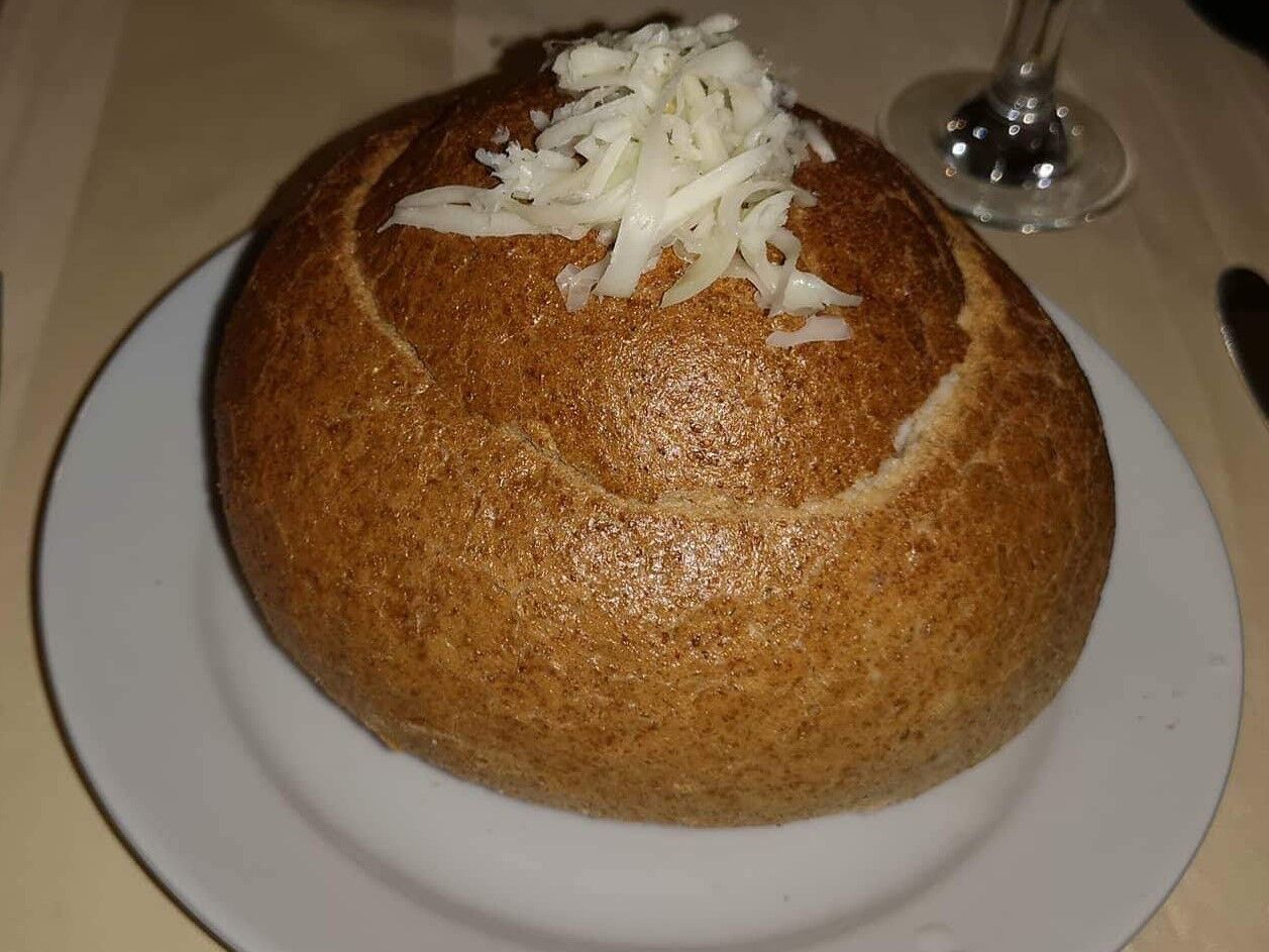 Francia hagymaleves cipóban