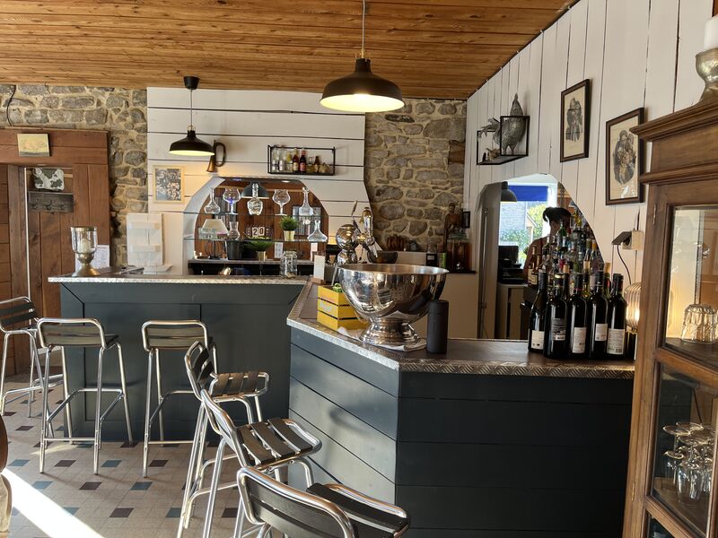 Le bar, tout simplement 