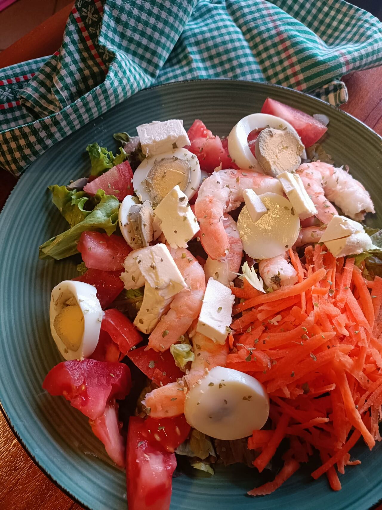 Salada de camarão