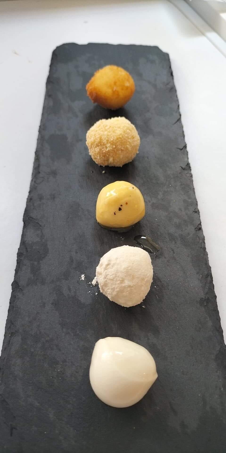 Boulettes de mozzarella, la petite gourmandise appréciée de tous pour accompagner l'apéritif.
