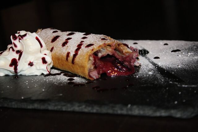 Blackberry strudel with cottage cheese