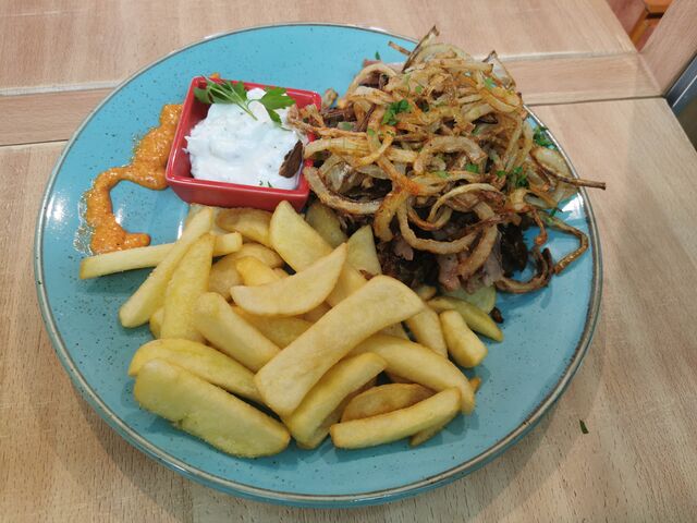 Gyros mit gebratene Zwiebeln 