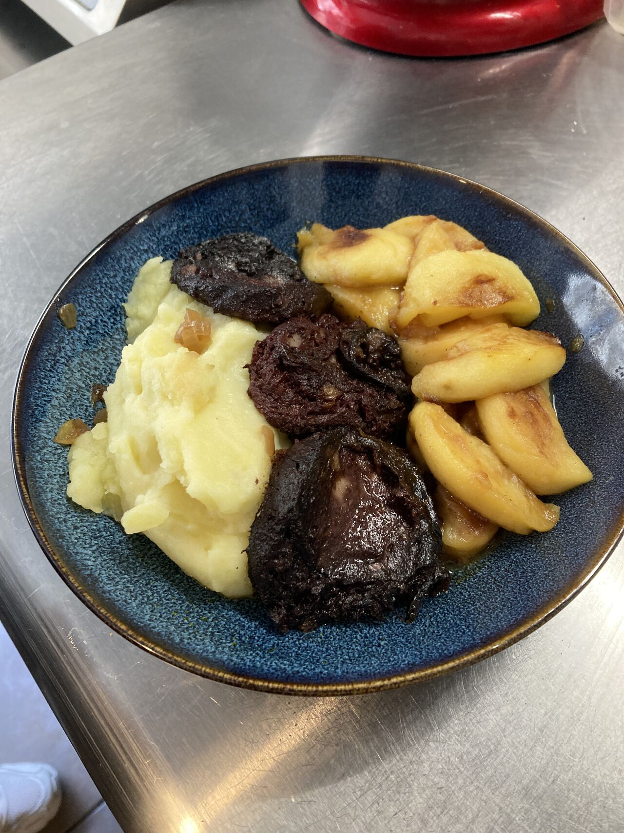 Boudin du sud-ouest, pommes rôties & purée
