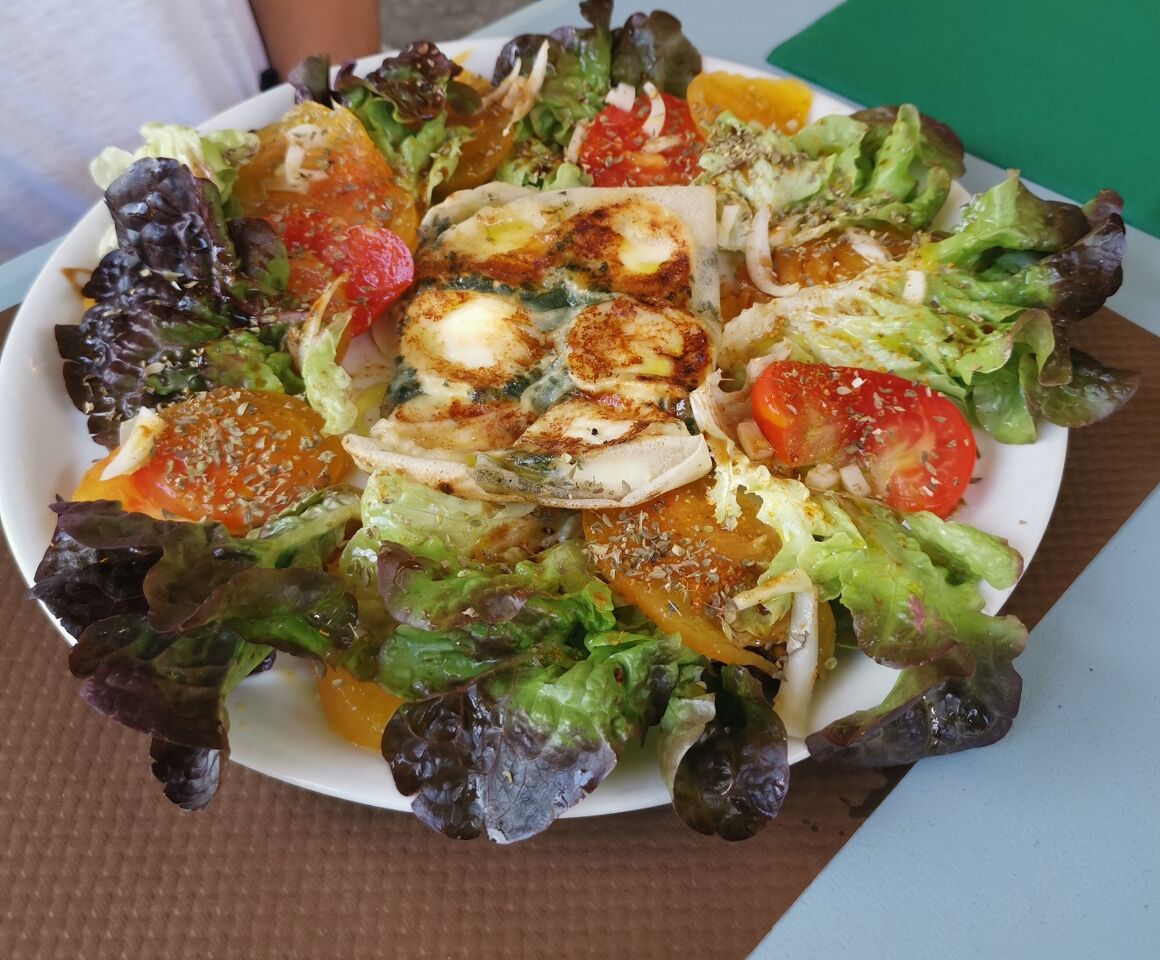 Salade de chèvre chaud 