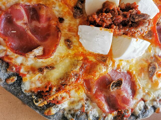 La vesuvio avec une pâte noire