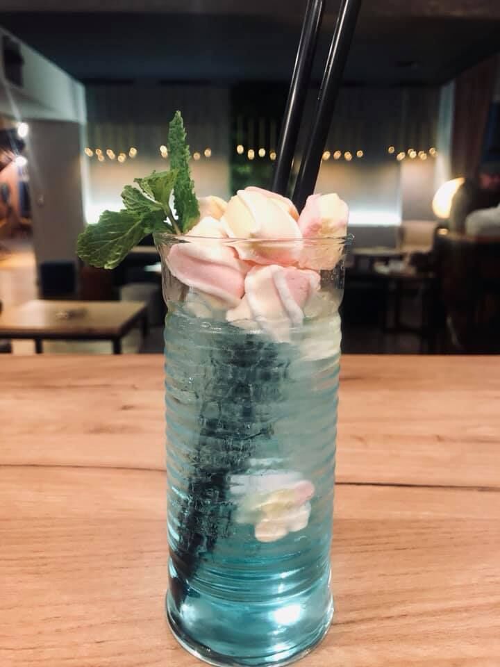 Wszystkie te dania możecie skomponować z przepysznymi koktajlami alkoholowymi i bezalkoholowymi