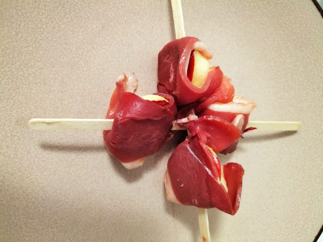 Les minis brochettes magret fumé et pommes fraiches