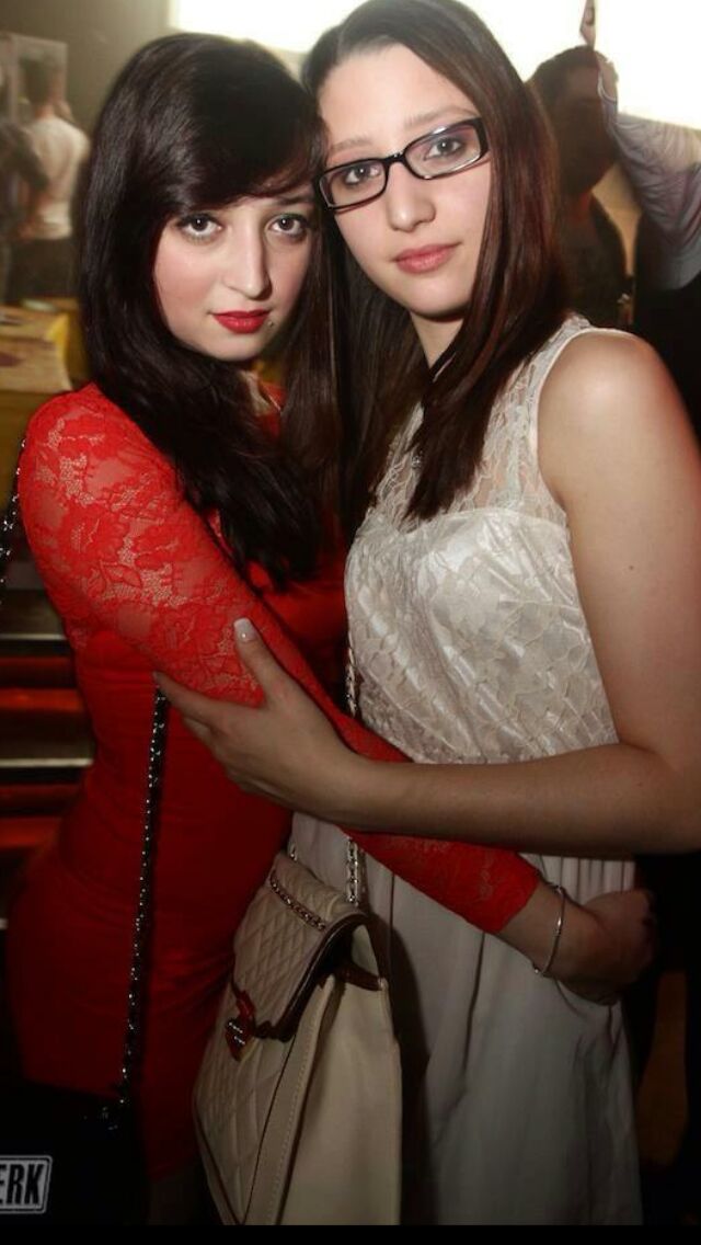 Ancora le belle sorelle