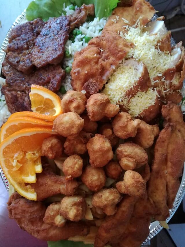 Sültes tálak, 2 féle körettel és 5 féle feltéttel! (Vendég választása alapján).
1900 Ft/ fő áron