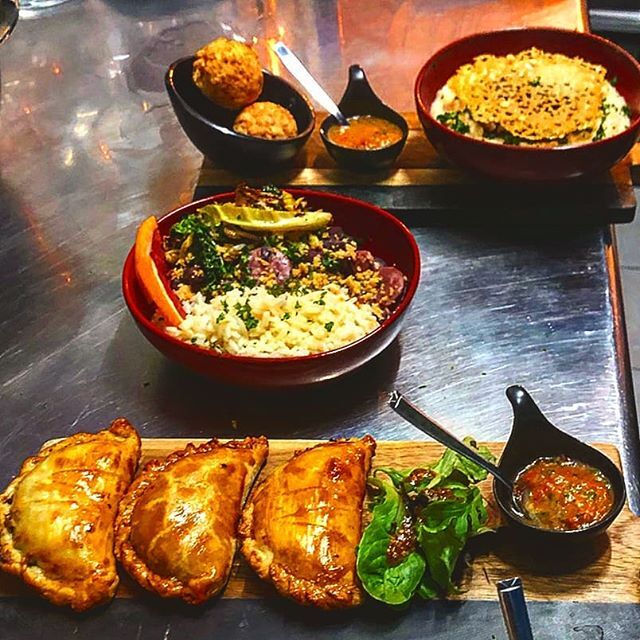 Tout est fait maison avec des produits frais... Cuisine généreuse et de partage... Une cuisine qui assure un voyage...