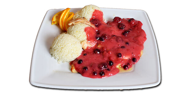 Roston sült csirkemell erdei gyümölcsmártással / Grilled chicken breast fillet with forest fruit sauce