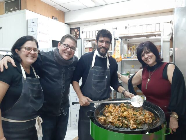 Reserva mesa y encarga tu paella familiar. Ver contacto 