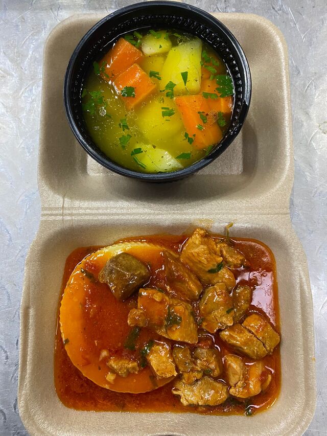 Meniul Zilei (Supă cu legume și Ostropel de porc cu mămăliguță)