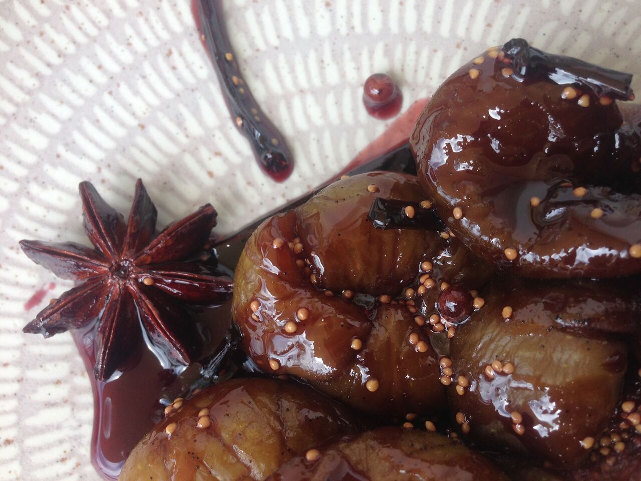Figues confites aux épices et vin rouge