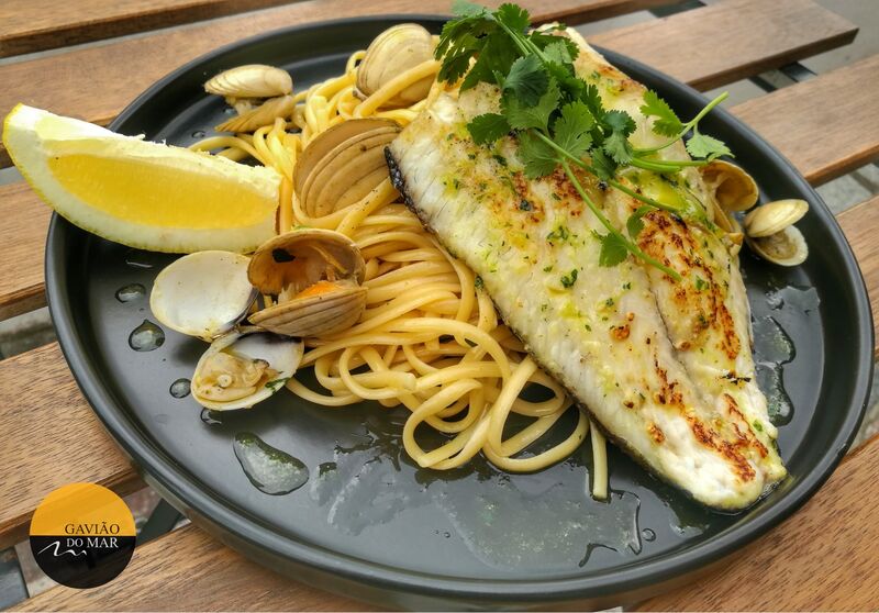 Filete de dourada com linguine à bulhão pato 