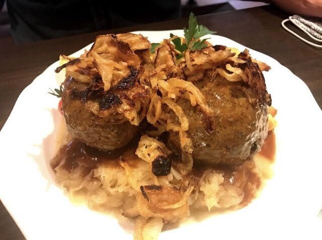 Impression aus der Küche - Leberknödel mit Sauerkraut