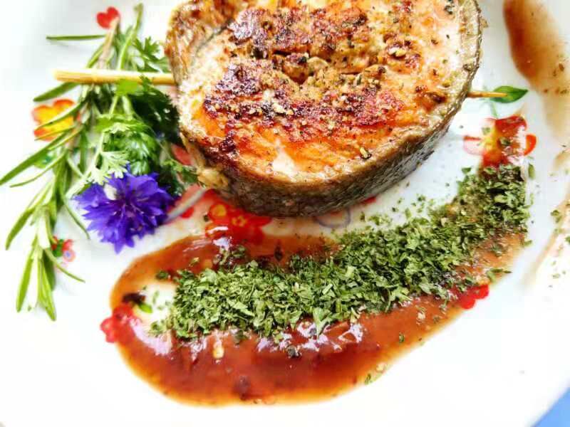 No.24 Gewürzlachs am Spieß mit Sesam