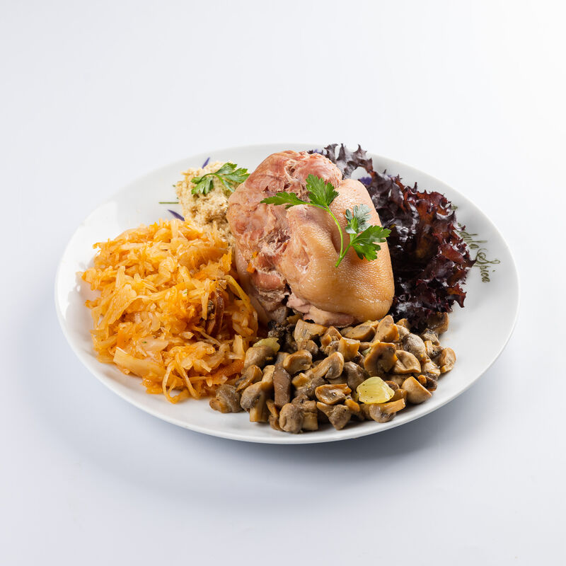 Golonka z bigosem, pieczarkami i chrzanem