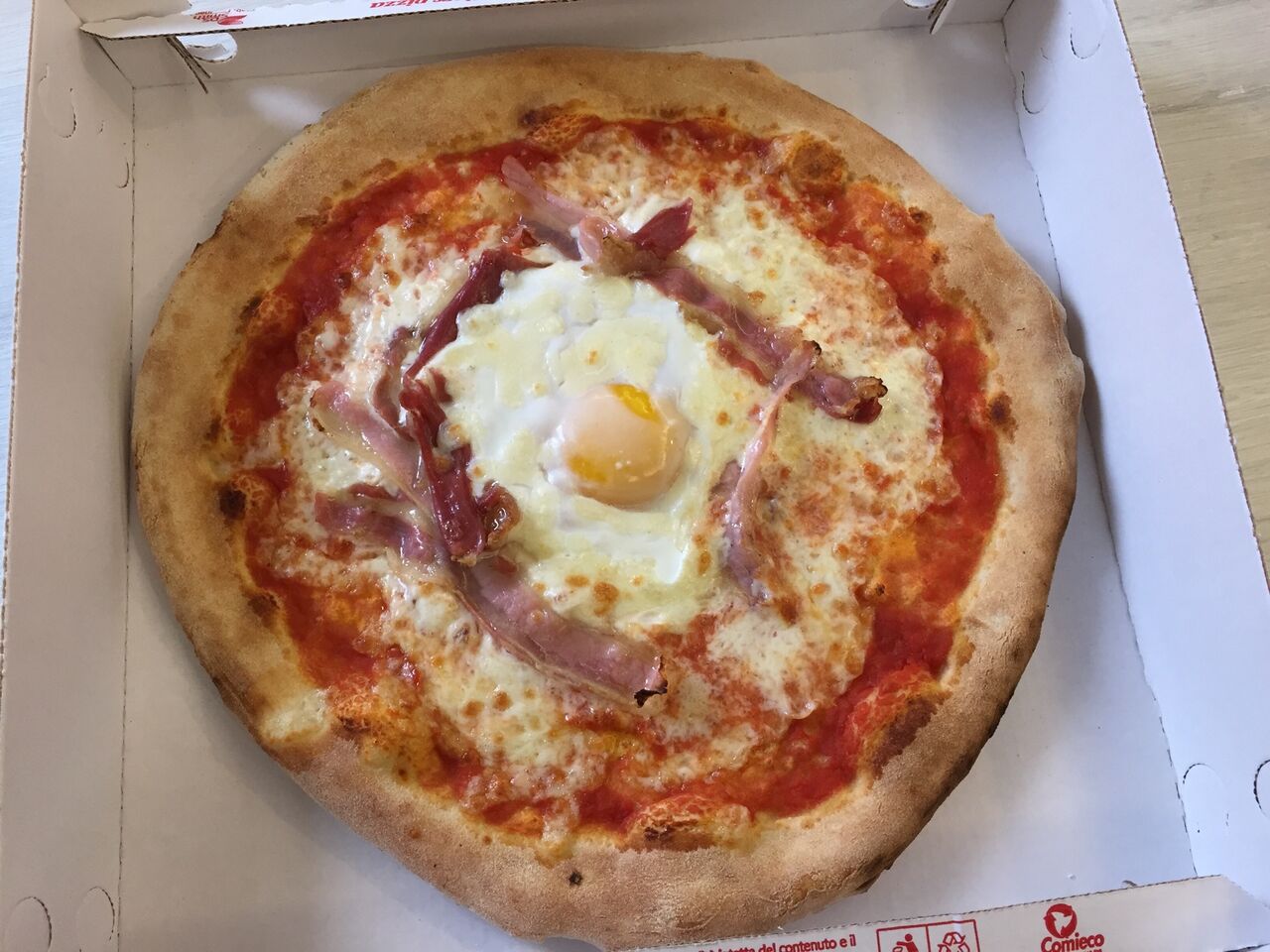 “Mr. Fred” (pomodoro, mozzarella, uova, bacon)