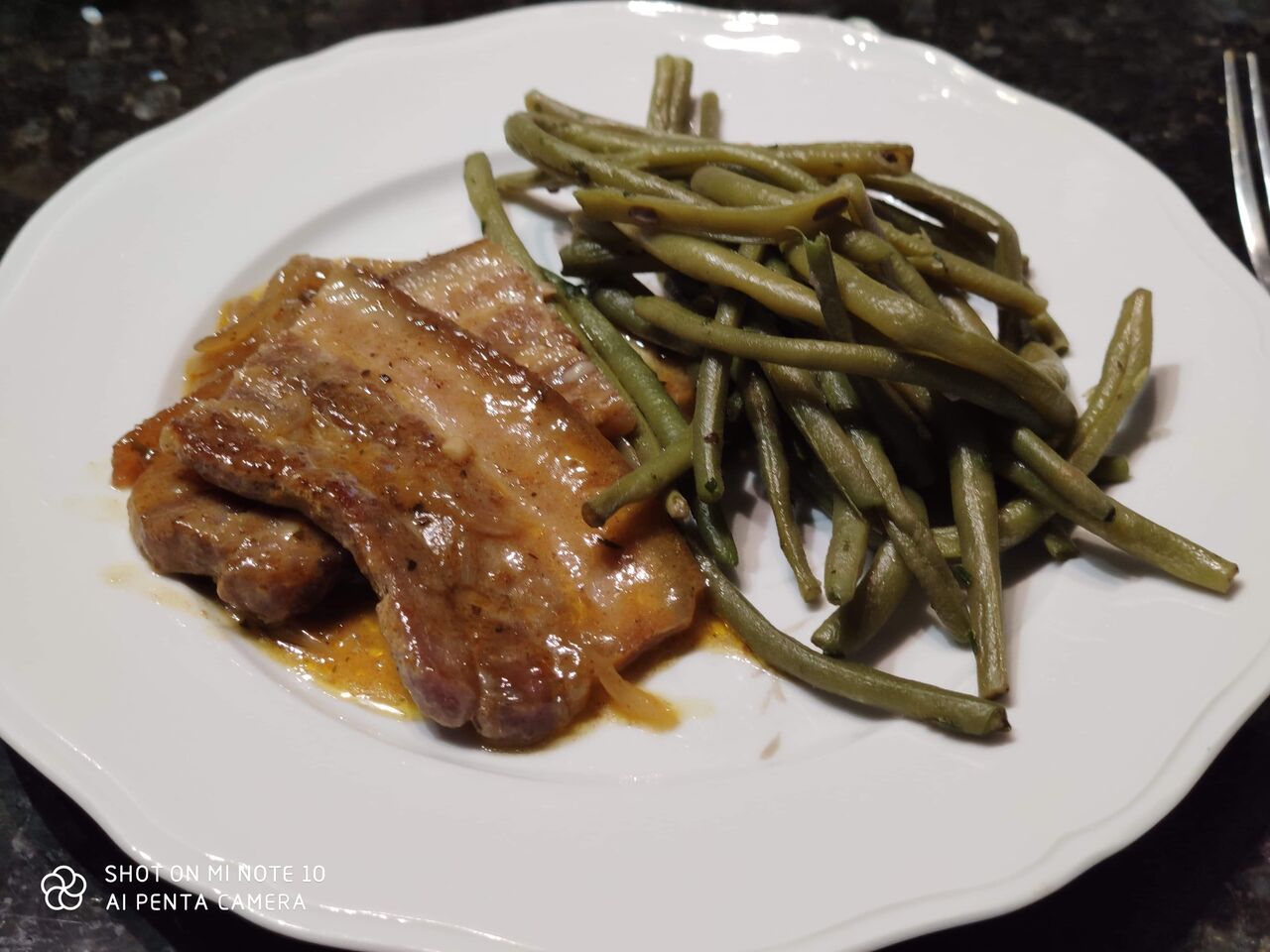 travers de porc accompagné de ces haricots 