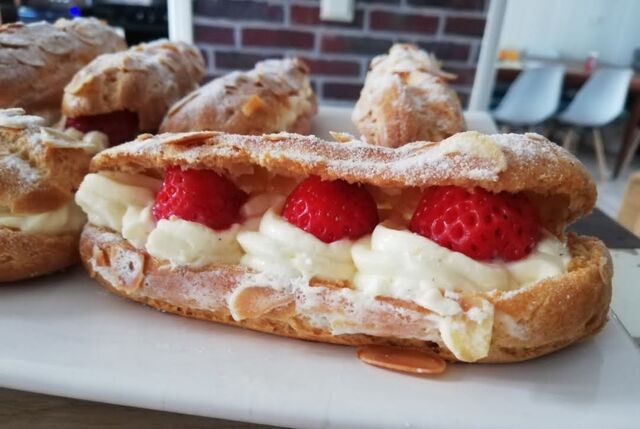 Eclair chantilly / fraises