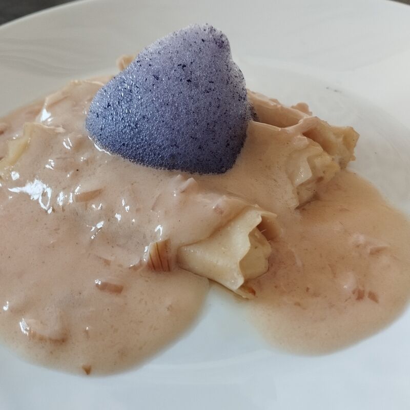 Canelones de bacalao con aire de limón violeta 