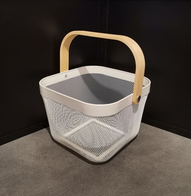 panier de couleur blanc 25x26x18cm=12.90€ 