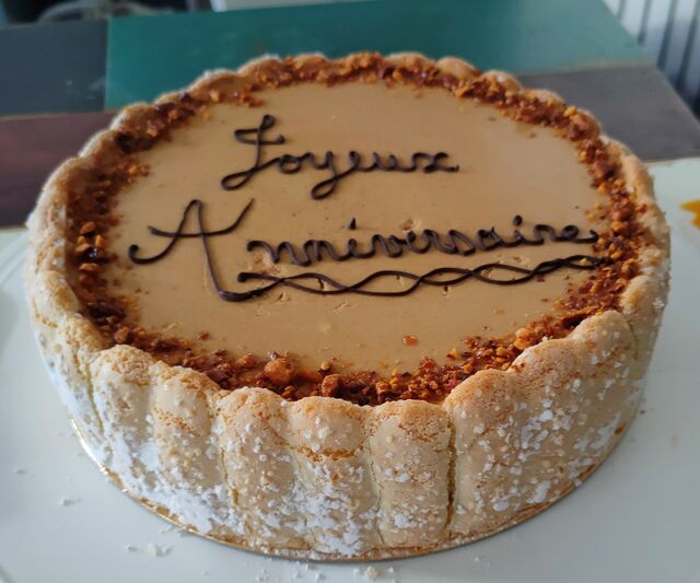 Charlotte praliné (mousse bavaroise au praliné)