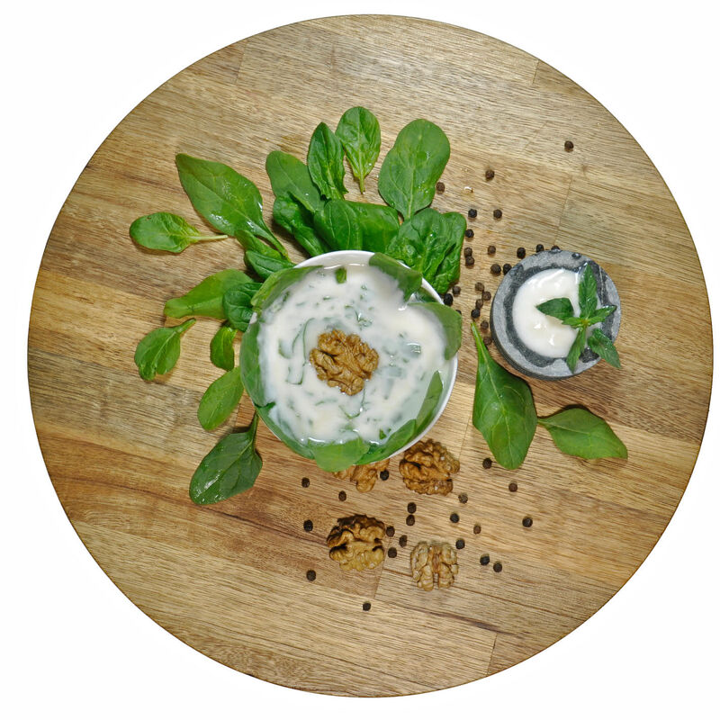 YOGURT CON SPINACI
Yogurt, spinaci, noci, sale