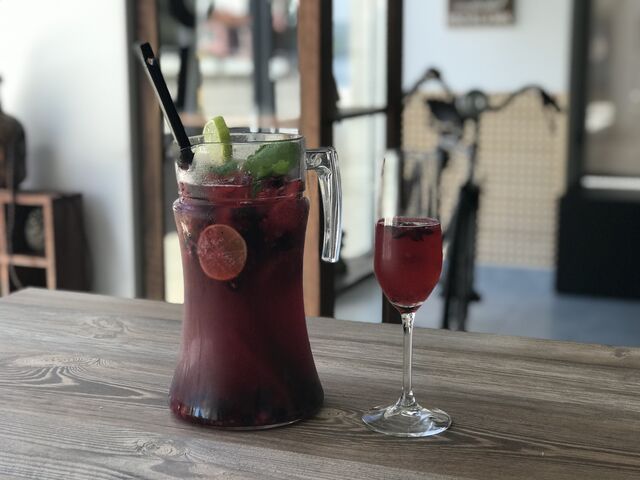 Sangria de espumante & frutos vermelhos